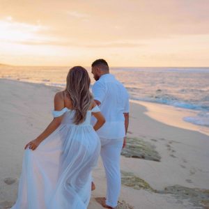 Picturesque sunset maternity session on Oahu's North Shore. Hawaii