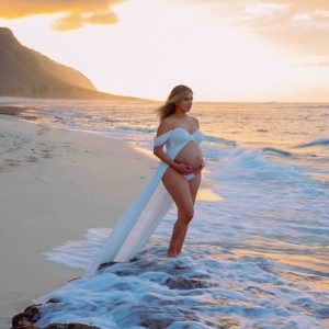 Picturesque sunset maternity session on Oahu's North Shore. Hawaii